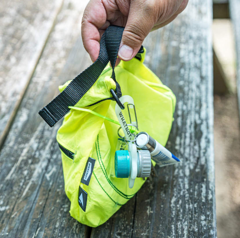 WHATNOT×rerer/rolltop bag by WHATNOTカラビナ装着例