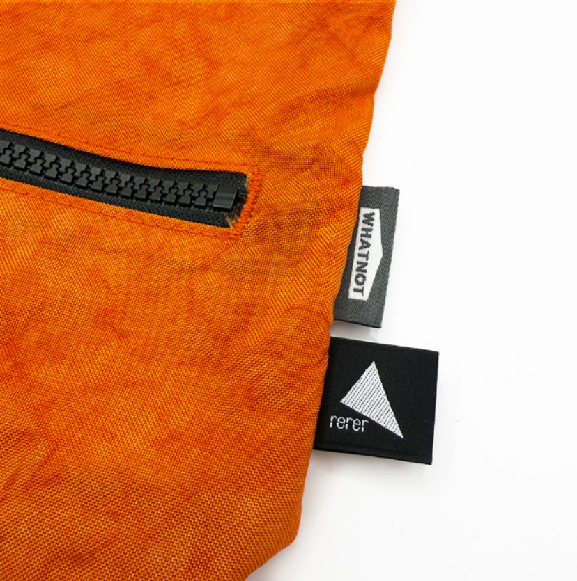 WHATNOT×rerer/rolltop bag by WHATNOT両ブランドのタグ