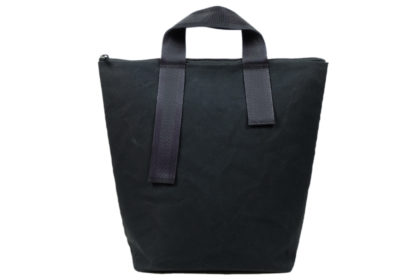 新鋭ブランド「LIVERAL」から、”黒”を追求したアーバンアウトドアなバッグがデビュー。