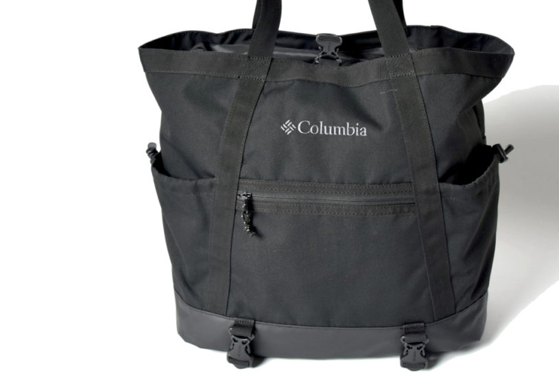 黒一色の都会派に。シップスジェットブルー別注で様変わりしたコロンビアの機能バッグ。