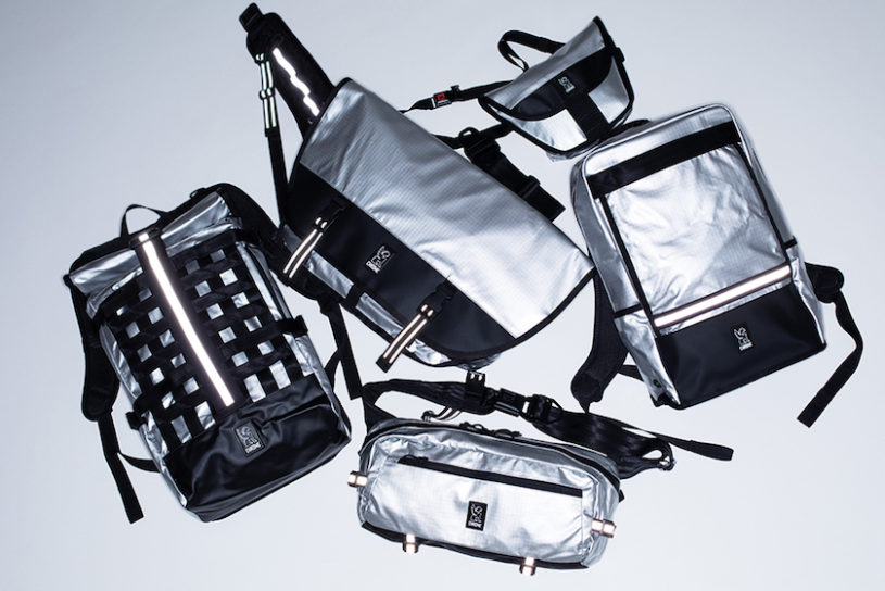 クロームの人気定番バッグがメタリックに。耐久性自慢の近未来的コレクション。