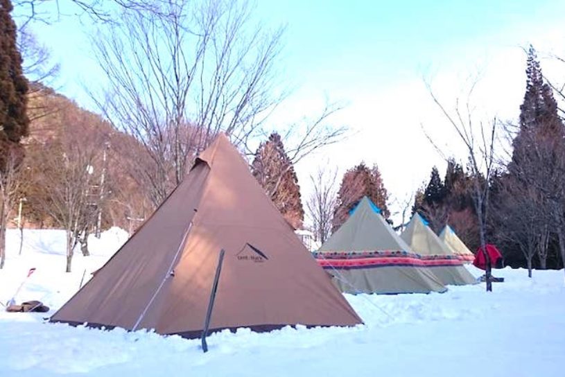 スキーも雪中キャンプも楽しめる！ ゲレンデ隣接の「るぽぽの森」。【お風呂に入れるキャンプ場FILE #33】