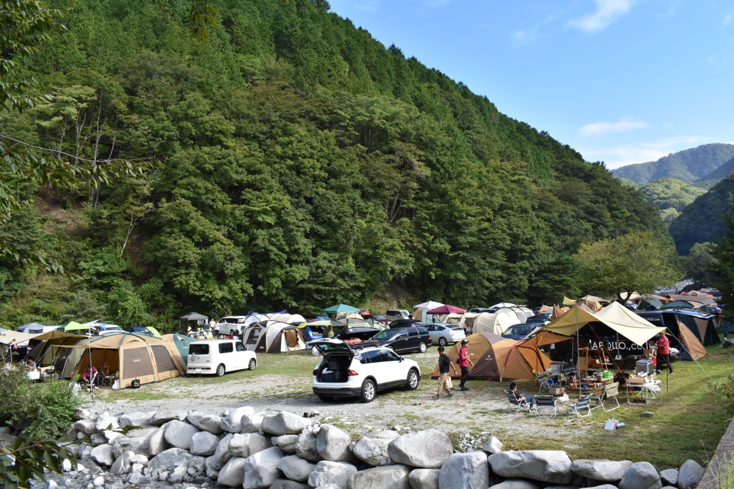 河畔や森林など700サイト 神奈川 足柄の巨大オートキャンプ場 ウェルキャンプ西丹沢 お風呂に入れるキャンプ場file 40 アウトドアファッションのgo Out