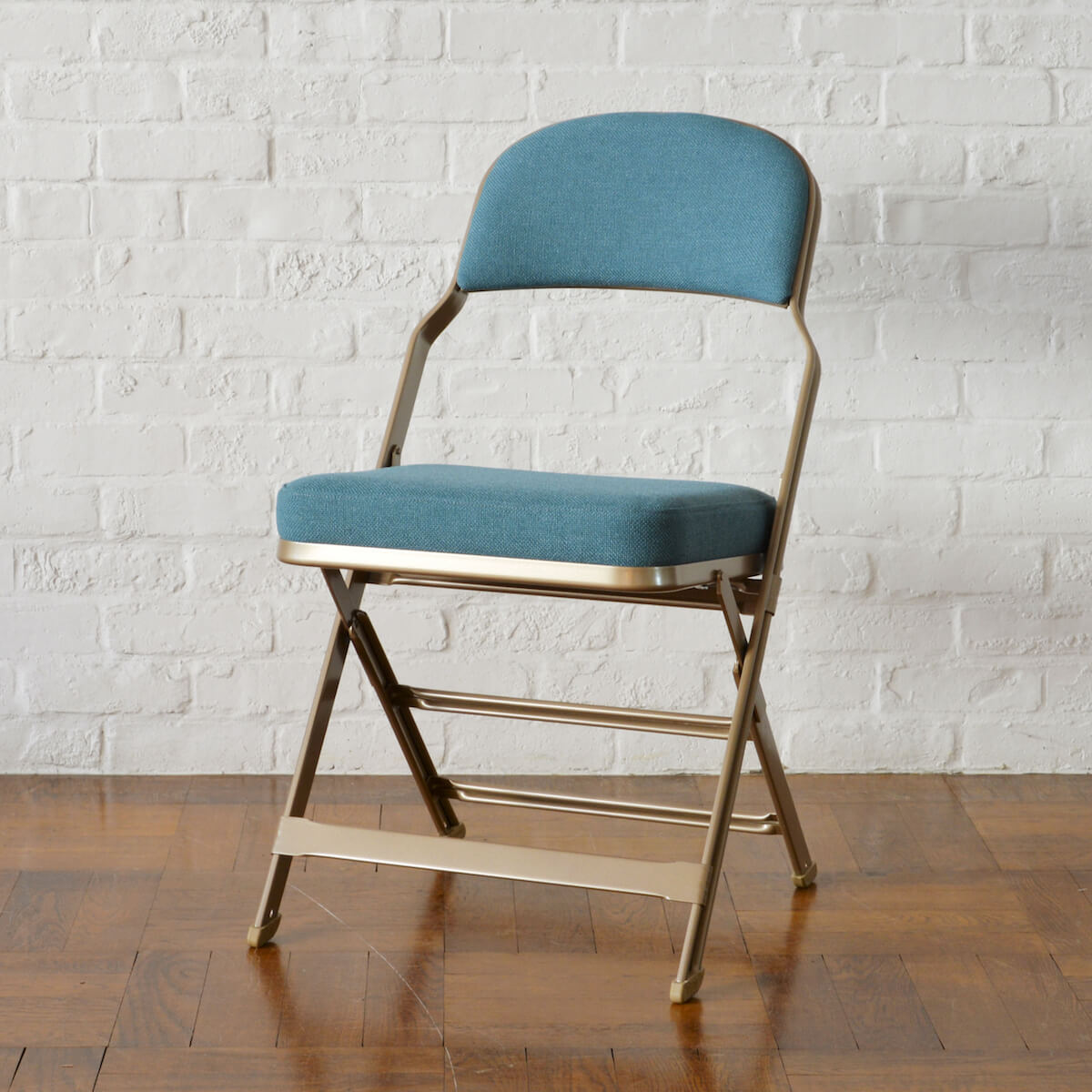 いわば極上のパイプ椅子 フレーム クッションにこだわった Pfsの芸術的折り畳みチェア ガジェット通信 Getnews