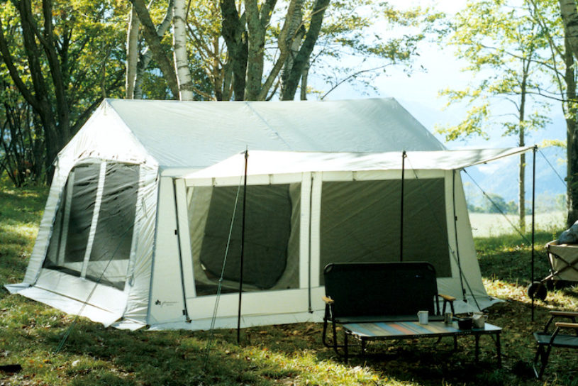 ロゴス往年の名作テントが復刻。90年代風の佇まいがソソる、レトロなコテージ型。