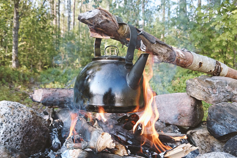 焚き火調理をワイルドに楽しめる、北欧発ムーリッカのクッキングギア4選。