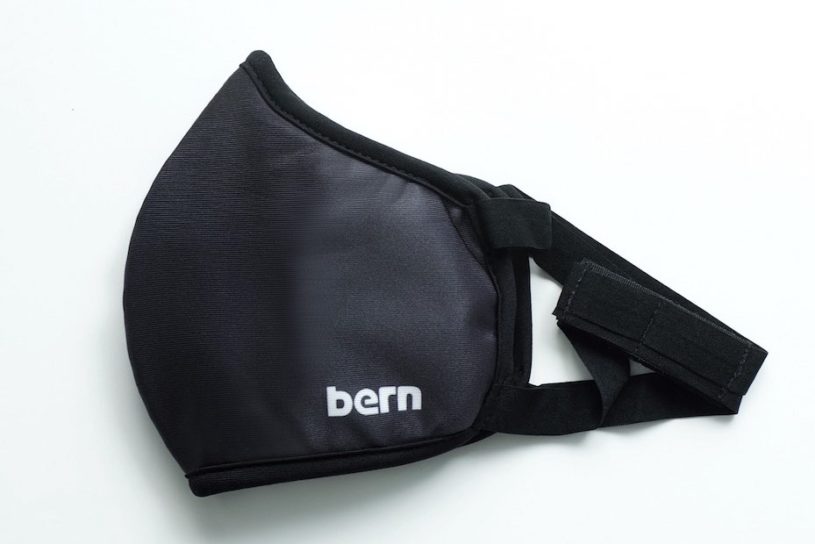 自転車ヘルメットの名門「bern」がアウトドアマスクをリリース。撥水防寒や抗菌性など、充実機能の注目作。