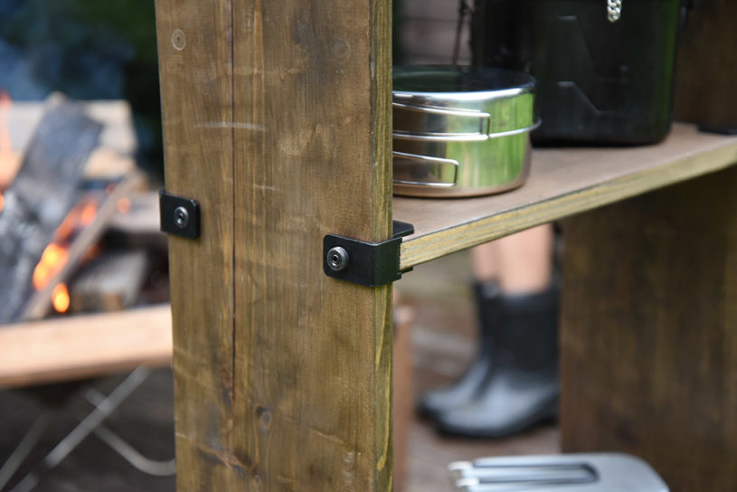 木板を繋げてアウトドア家具をD.I.Y.できる、便利アイテムを発見！