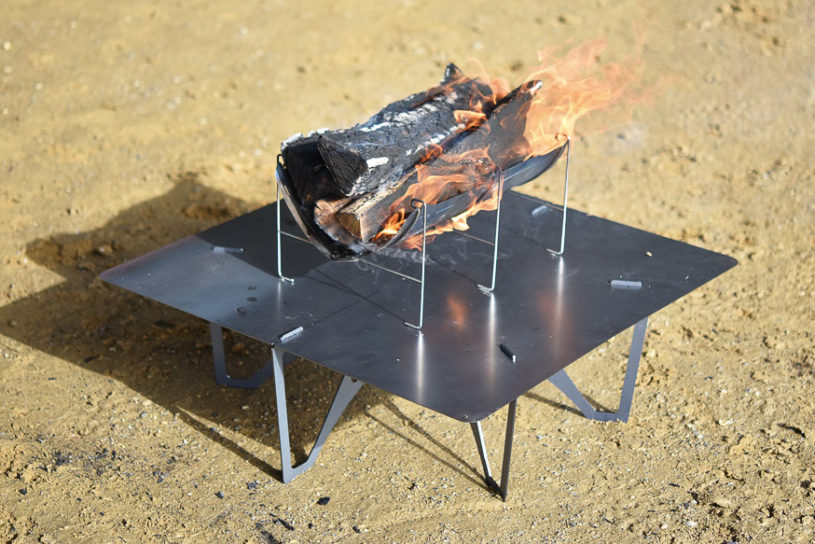 人気急増中の「ベルモント」が放つ、黒皮鉄板テーブルで地面にも優しい焚き火を。