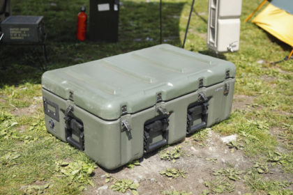 ハーディックのハー ドボックスは米軍の放出品。テントなどの運搬に用いて、サイトでは使用しないものの収納ケースとして活躍。